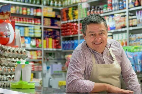 Almacenero en su negocio